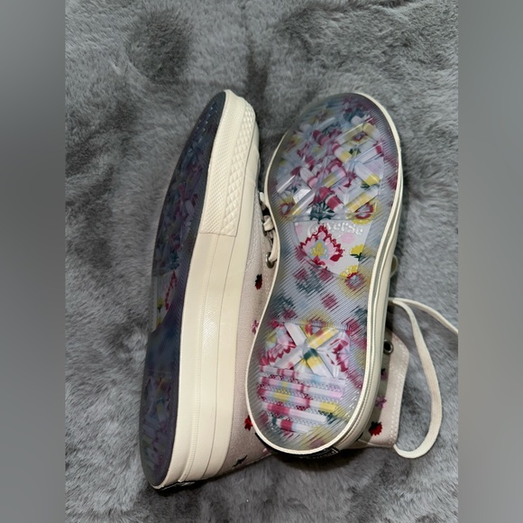 Converse - Picture 3 of 3